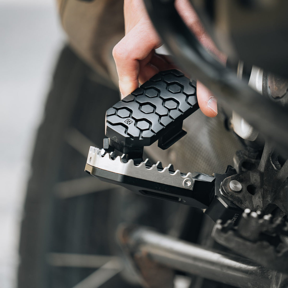 Lone Rider MotoPegs® Motosiklet Ayaklık Seti — Ürün görseli 4