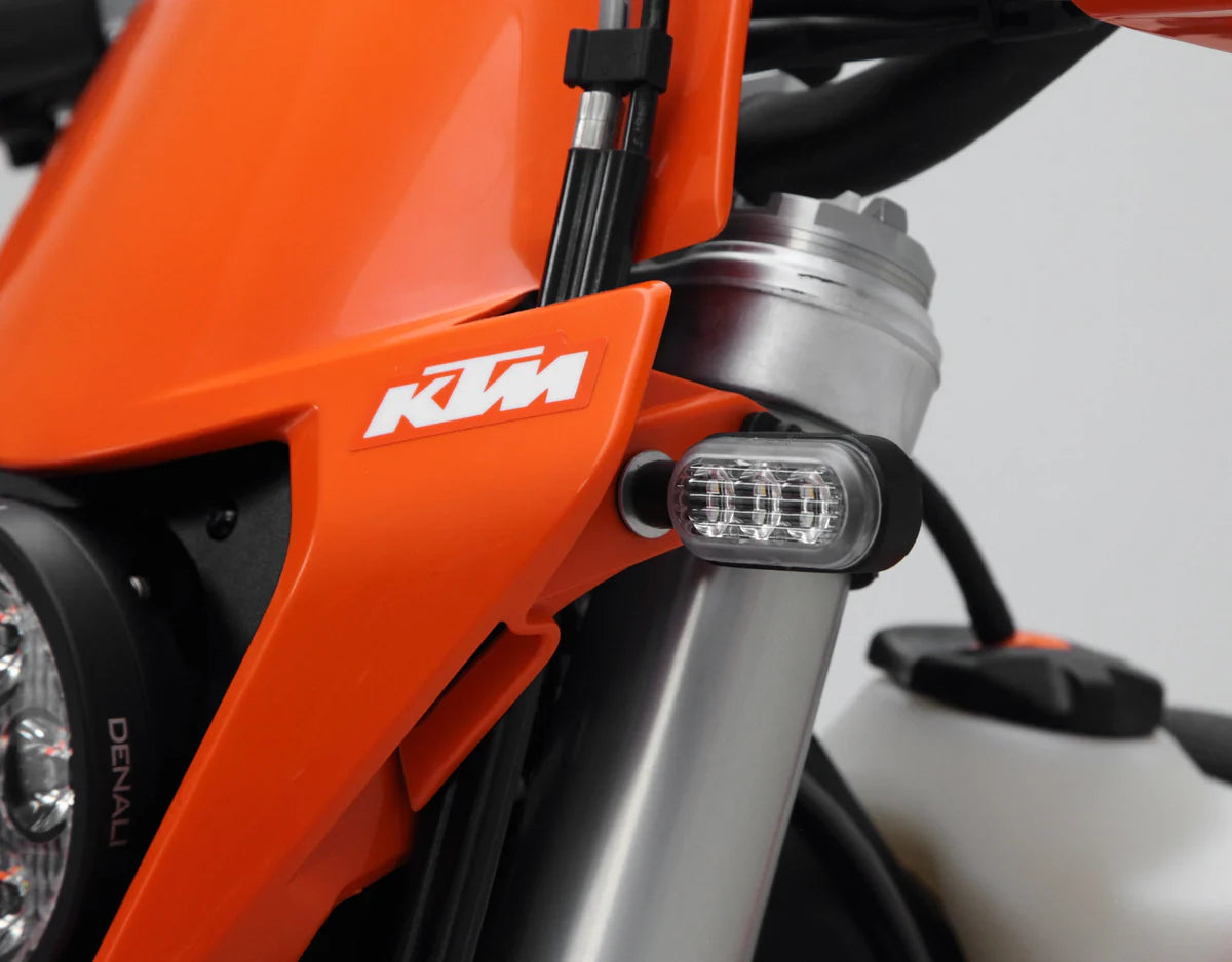 Denali T3 Switchback M8 LED Dönüş Sinyalleri - Ön